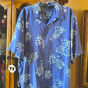 WFF XLsilk machine wash casual shirt. Beautiful blue.Front pocket.short sleeve